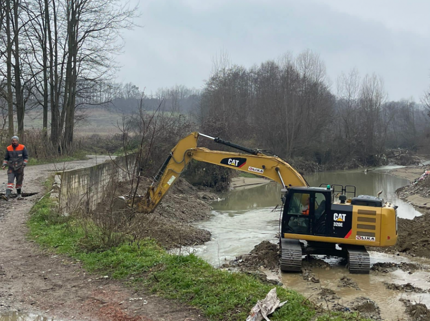 Fillojnë punimet për ndërtimin e urës në Vranoc i Vogël të Deçanit, pas shembjes