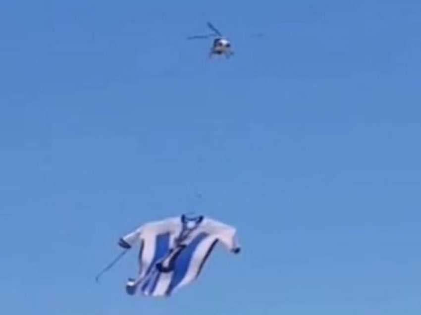 Helikopteri me fanellën gjigante të Messit