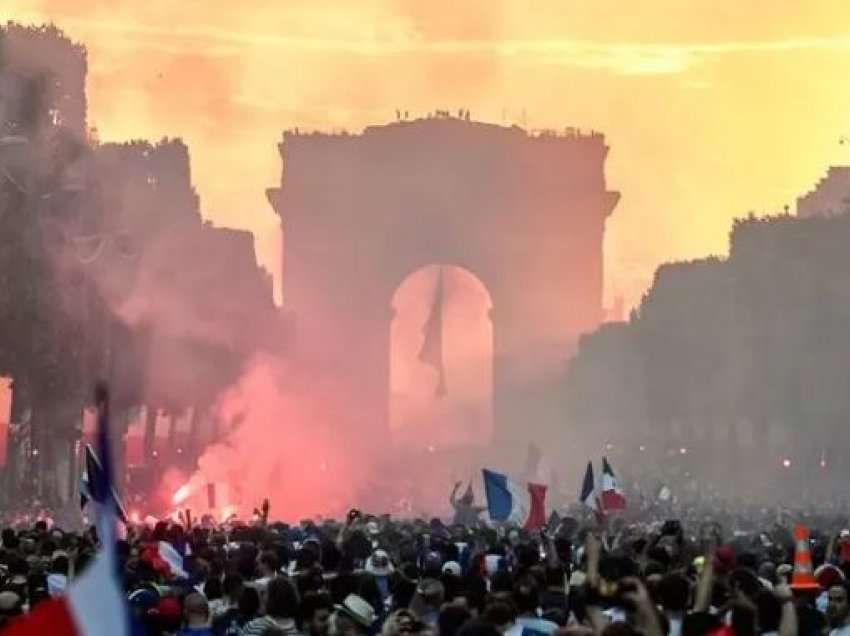 Policia blindojnë Parisin për finalen, mbyllet edhe “Champs-Elyse’es”