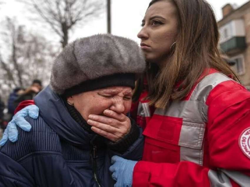 Banorët në lot, sulmet shkatërruese në Ukrainë nuk kursejnë asgjë