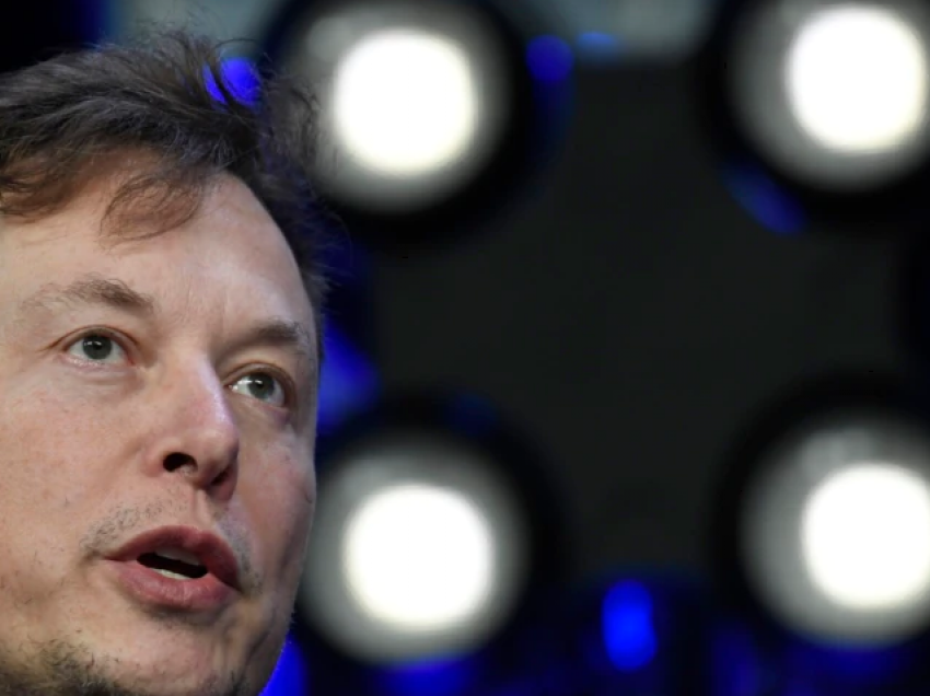 VOA/ Elon Musk riaktivizon llogaritë e pezulluara të disa gazetarëve