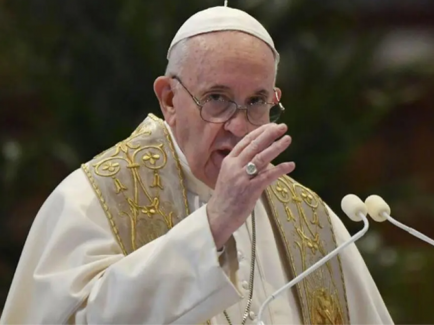 Papa Françesku habit me deklaratën: Kam nënshkruar një letër dorëheqjeje për 2023!