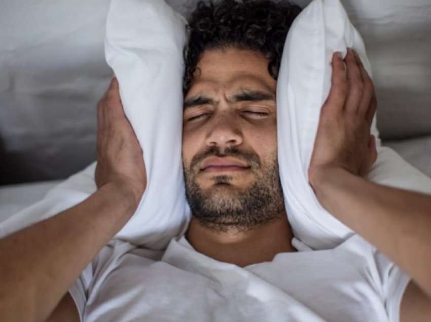 Ndiheni të lodhur dhe pse keni fjetur mjaftueshëm? Nëntë arsyet e ekspertëve do ju trembin për atë që po ndodh me ju!