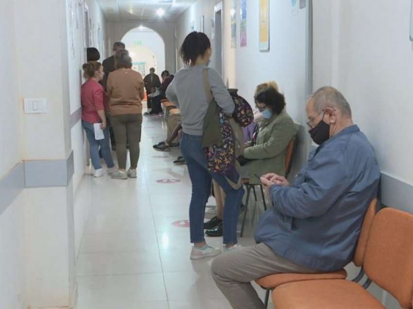 Në Shqipëri ka qarkullim gripi dhe coronavirusi, mjekët thirrje për vaksinimin e kombinuar