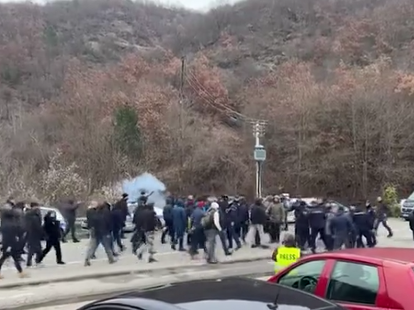 Përfundon protesta në kufirin Kosovë-Serbi afër Jarinjës, policia serbe jep këtë premtim!
