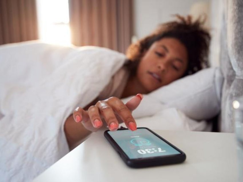 Studim / Njerëzit që përdorin alarmin për t’u zgjuar janë “të lodhur kronik”