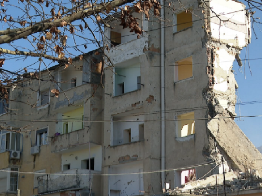 Shembet pallati në Tiranë/ U dëmtua gjatë tërmetit, vendimi i gjykatës: I rrezikshëm për të banuar