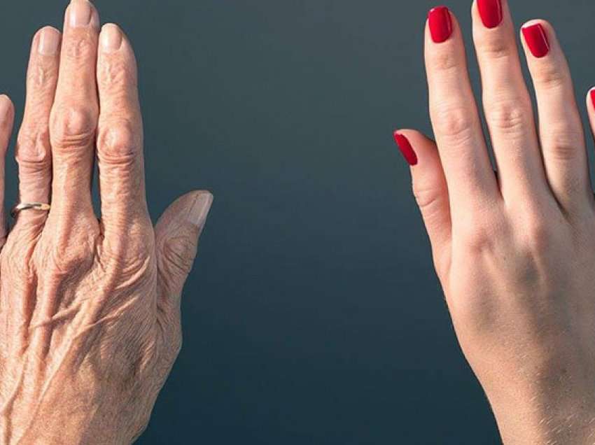 5 veprimet e përditshme që ju ndihmojnë të keni duar të bukura dhe jo të plakura