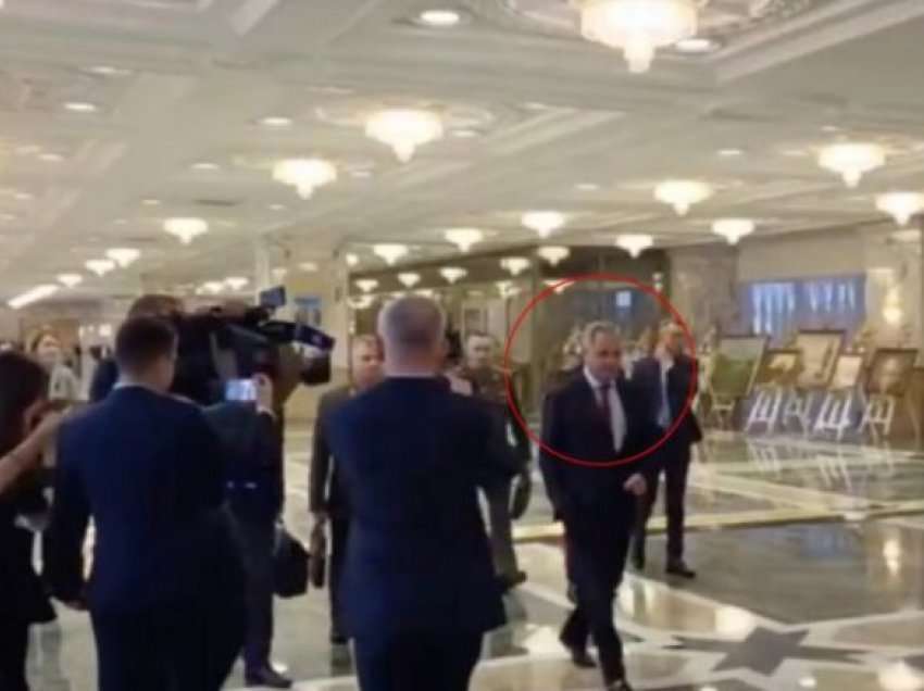 Ministri i Putinit filmohet duke çaluar dhe fshehur dorën – a ka pasur vërtetë sulm në zemër Shoigu?