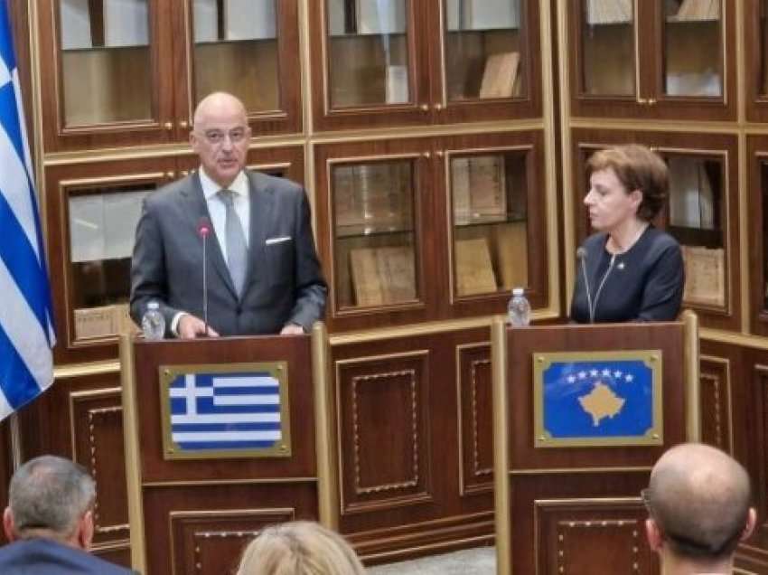 Ministri grek refuzon të mbajë konferencë e të fotografohet para logos së Republikës së Kosovës