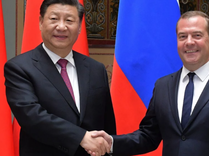Medvedev takohet me presidentin kinez, dalin diskutimet e rëndësishme