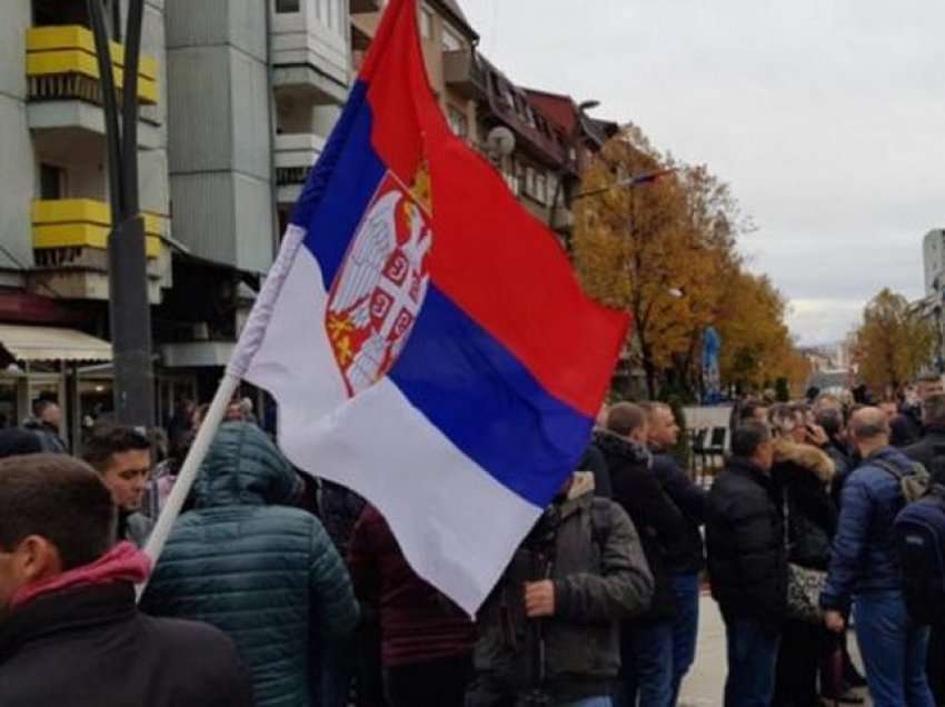“The Economist” analizon situatën në veri të Kosovës: Ja çka po përpiqet të bëjë Serbia