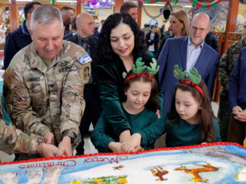 Presidentja Osmani viziton ushtarët amerikanë në “Bondsteel” për drekën e Krishtlindjeve