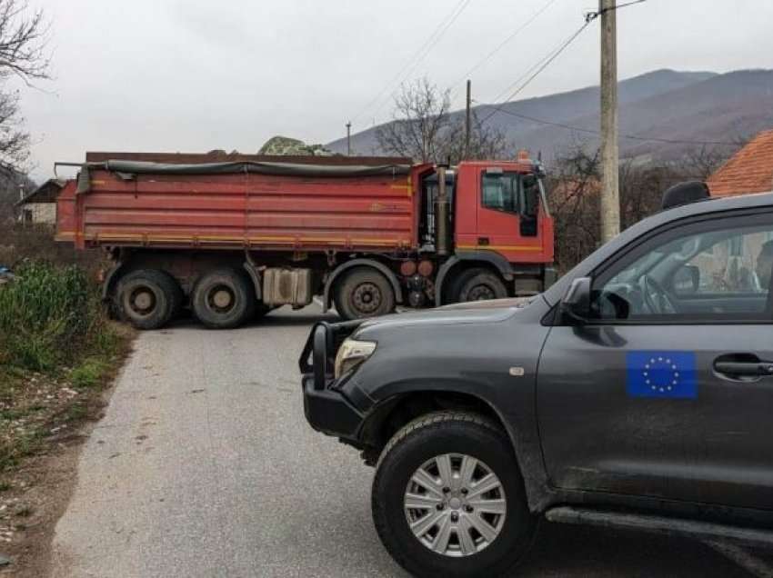 Zëvendësimi i policëve të bllokuar në Leposaviq, EULEX konfirmon se u bë me ndihmën e tyre