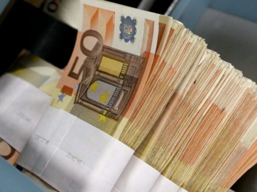 Në nëntë muajt e parë të këtij viti, kanë hyrë 1 miliardë e 470 milion euro në Maqedoni nga mërgimtarët