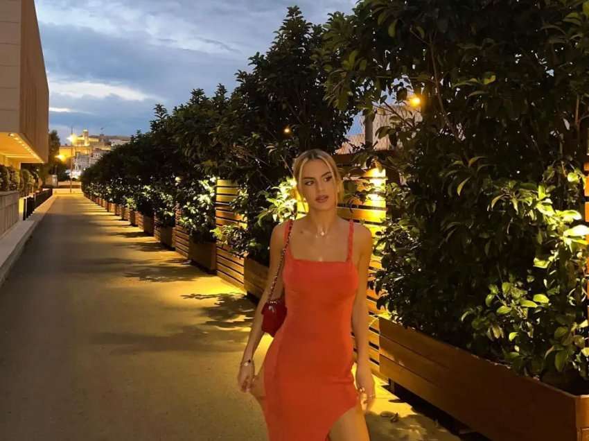 Vajza magjepsëse e Guardiolas mahnit me pozat nga Ibiza