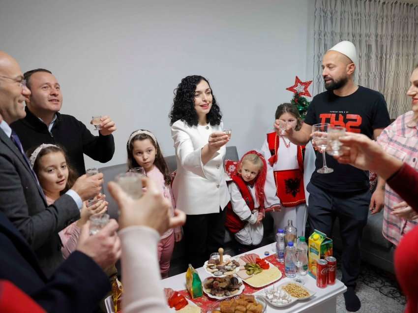 Presidentja Osmani e kaloi mbrëmjen e Krishtlindjes në fshatin e bukur të Pjetërshanit