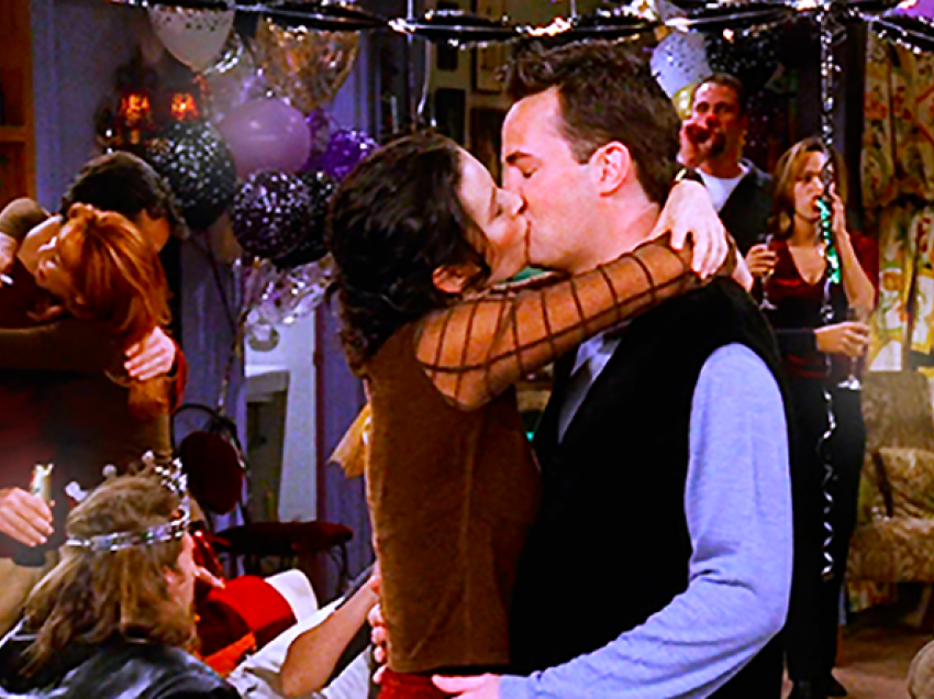 Mbrëmja e Vitit të Ri: Ja pse duhet të puthni partnerin tuaj në mesnatë!