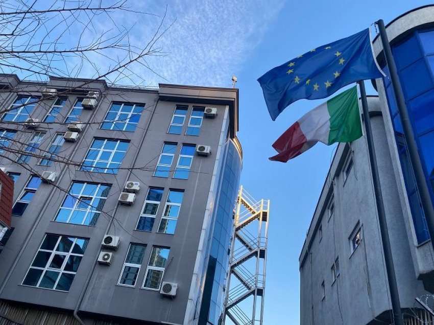 Ambasada e Italisë solidarizohet me ekipin e  gazetarëve: Nuk ka asnjë justifikim për dhunën
