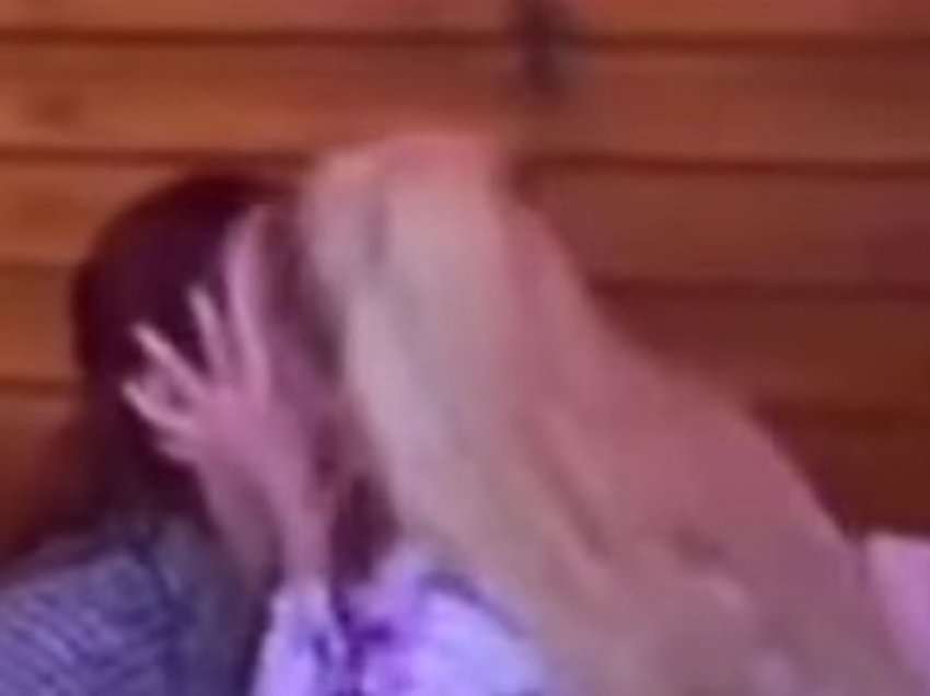 Ndodh si asnjëherë më parë, dy konkurrentët e Big Brother Vip Albania shkëmbejnë puthje në buzë 