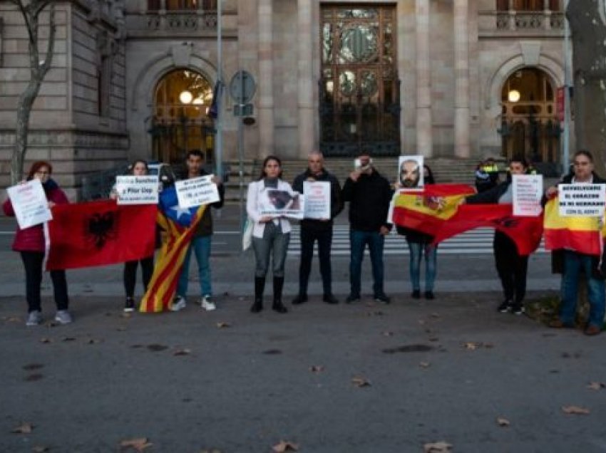 U kthye në Shqipëri pa zemër, familja e Saimir Sulës protestë para Gjykatës së Barcelonës