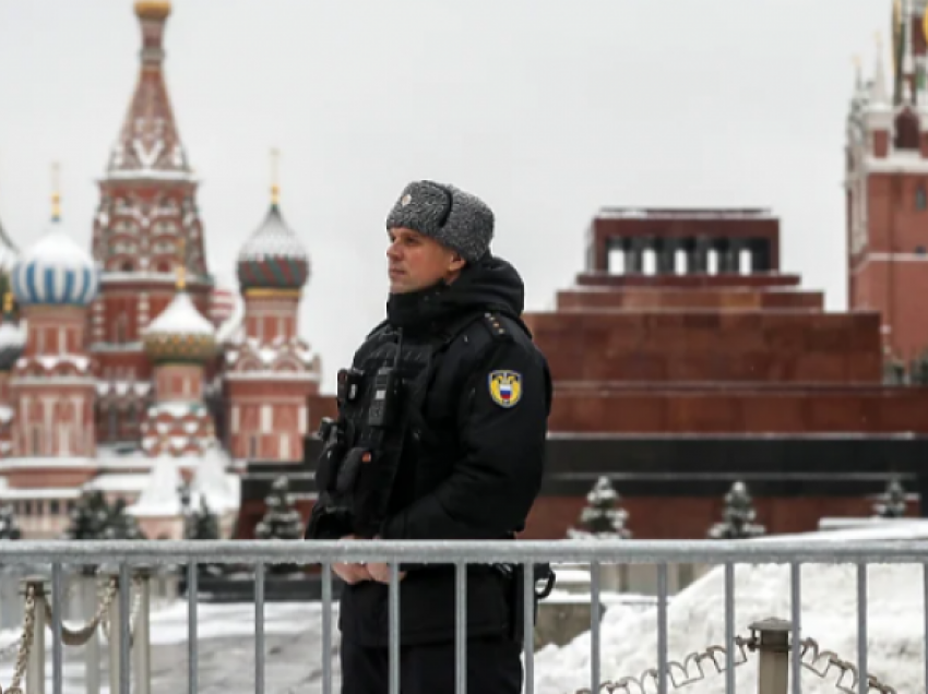Një festë e pazakontë e Vitit të Ri për Moskën: Qielli do të “ruhet” nga 20 mijë ushtarë