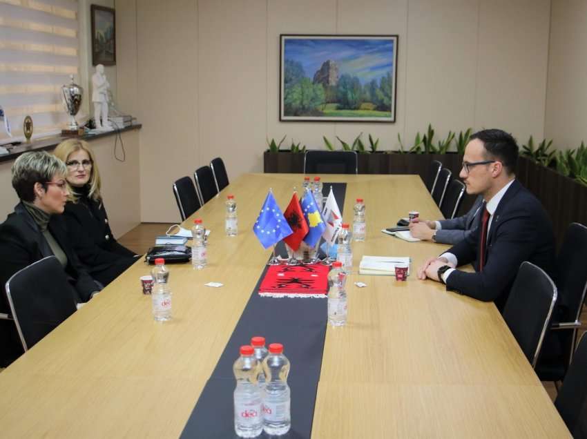Hyseni ka pritur në takim kryetaren e Preshevës, Ardita Sinani