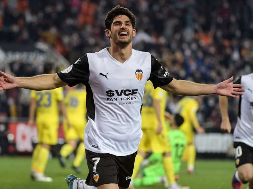 Valencia mposht Cadiz-in, kualifikohet në gjysmëfinale