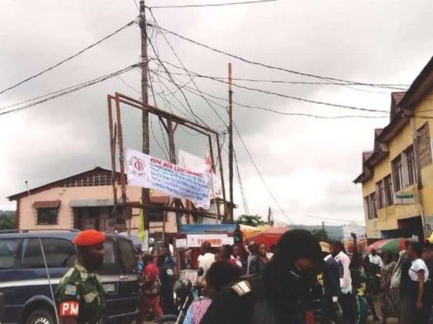 Kablloja e këputur e tensionit të lartë vret 26 persona në një treg në Kongo