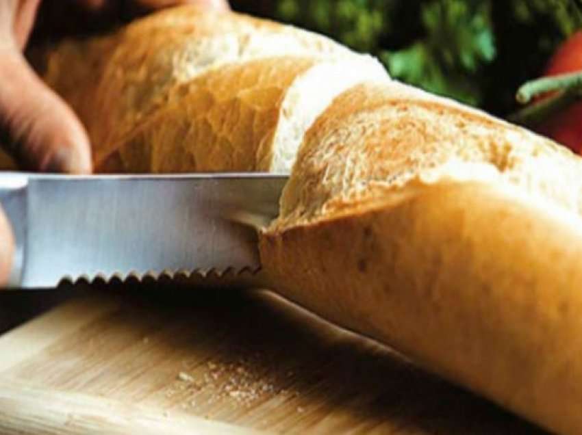 Arsyeja e pabesueshme pse është e ndaluar vendosja e bukës në frigorifer