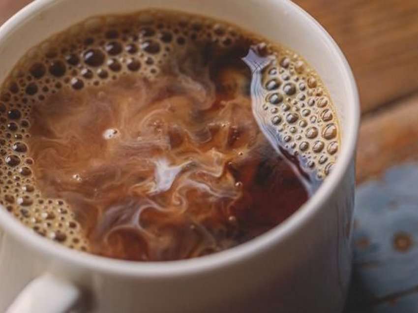 3 arsye pse kafeja mund t’ju bëjë të ndjeni të përziera