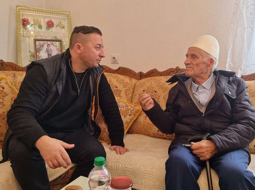Mehaj viziton dy familje të dëshmorëve në Dragash: Ushtria jonë është vazhdimësi e UÇK-së