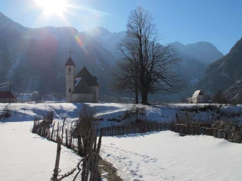 Thethi, fshati në zemër të alpeve shqiptare – tashmë mund të vizitohet edhe në dimër