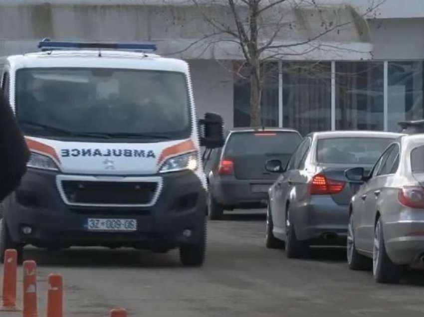 Qytetarët ankohen se po paguajnë 7 deri në 10 euro në parkingje të QKUK-së