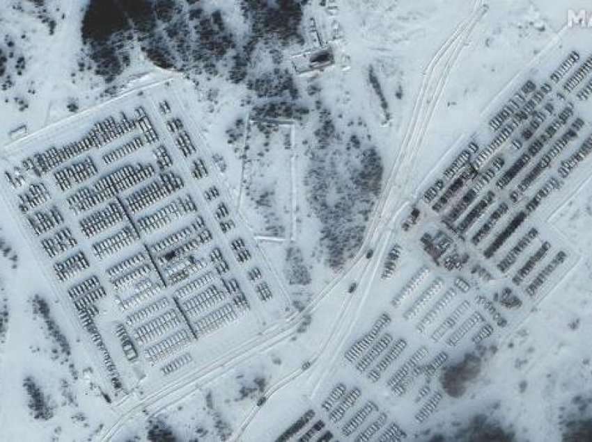 Imazhet e reja satelitore tregojnë se trupat ruse kanë lëvizur më afër kufirit me Ukrainën