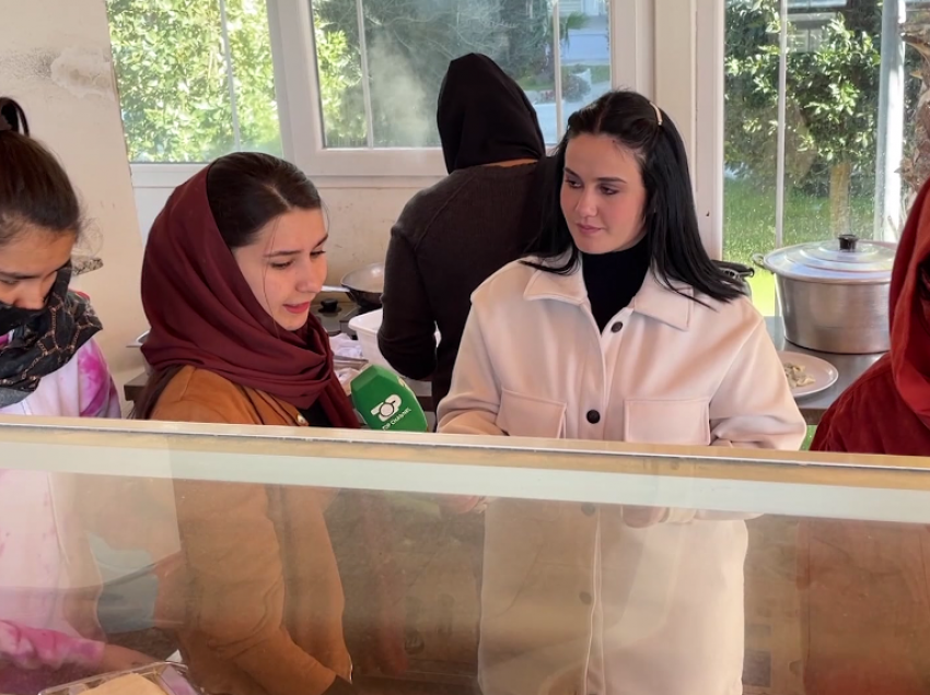 Afganët po hapin biznese! E nisin me restorant në Shëngjin, me ushqime nga vendlindja