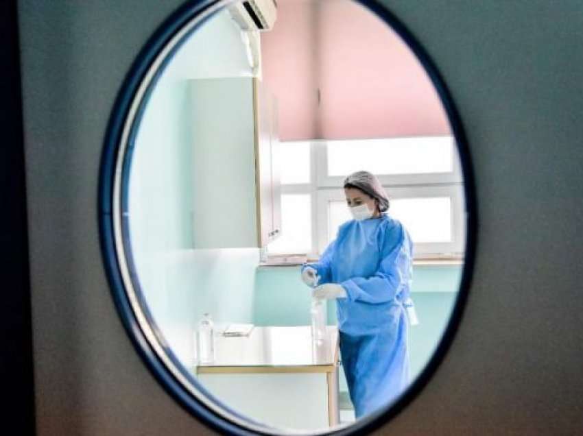 SHSKUK: Pesë pacientë me Covid-19 po trajtohen në QKUK dhe spitale
