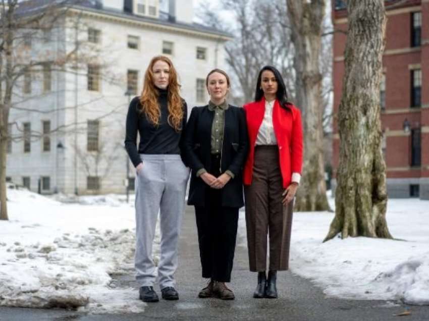 Tri studente paditin Harvardin – ato pretendojnë se një profesor i ngacmoi seksualisht, universiteti nuk i mbrojti