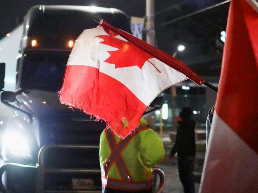 Protestat e kamionistëve në Kanada detyrojnë mbylljen e fabrikës së makinave