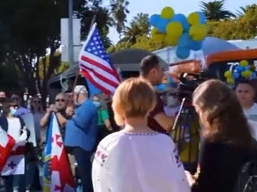 Kaliforni, ukrainasit zhvillojnë tubime në mbështetje të atdheut të tyre