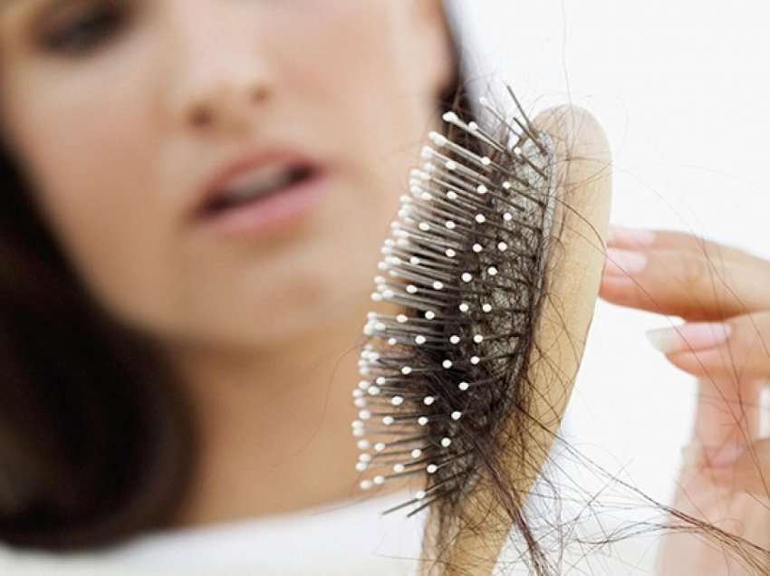 ​5 arsye pse ju bien flokët dhe si të ndihmoni veten