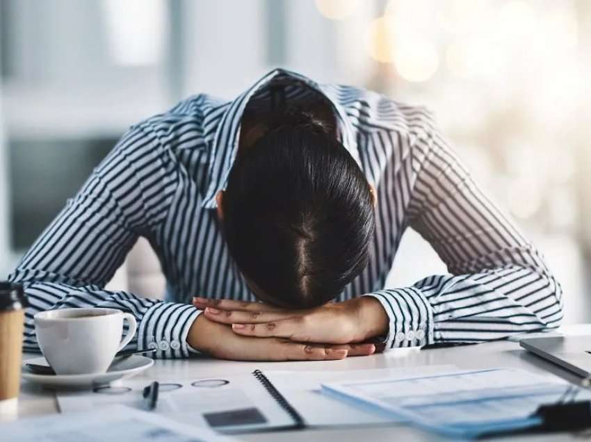 Stresi kronik në punë nuk është vetëm individual
