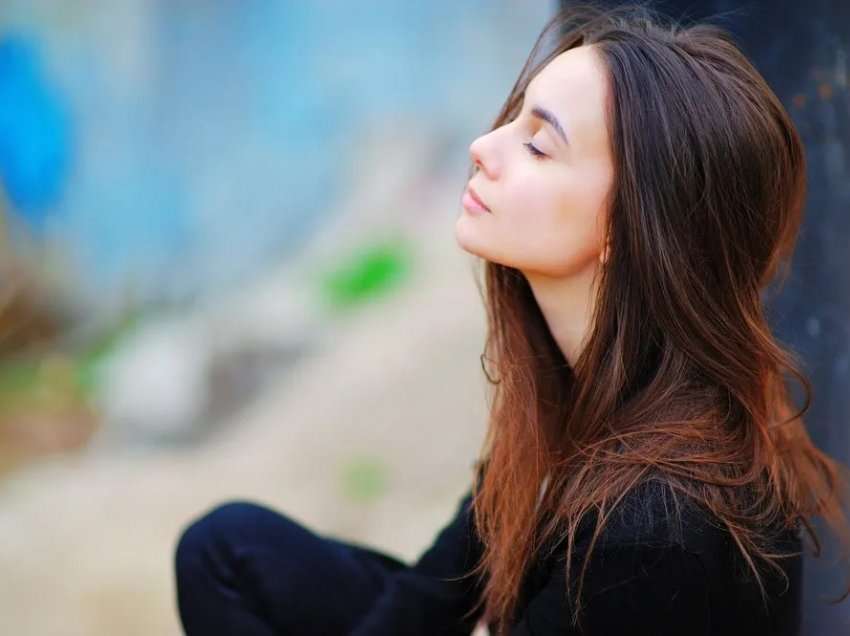 6 këshilla për të kapërcyer vetëbisedimin negativ dhe dyshimin për veten