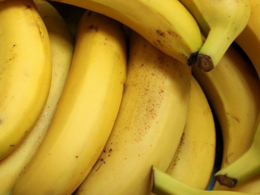 Jo më në mëngjes, pse bananet janë ushqimi perfekt për tu konsumuar para gjumit
