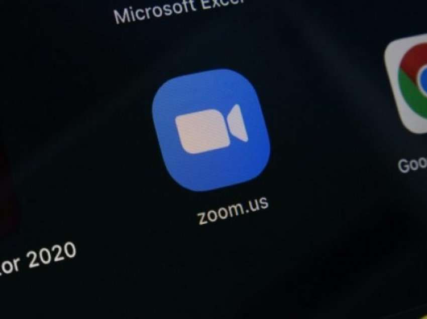 Zoom akuzohet se po mban të ndezur mikrofonat e përdoruesve të Mac