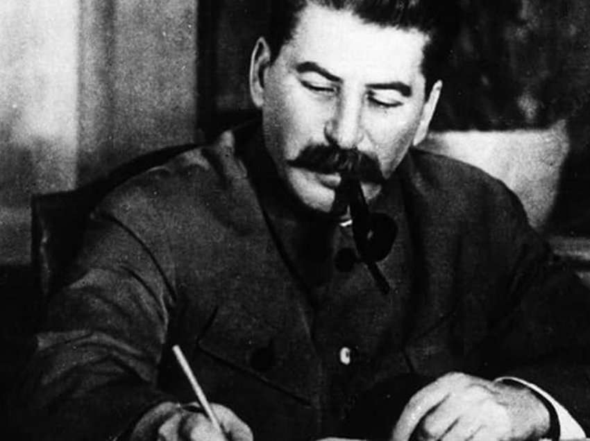 Stalini intelektual: Pse edhe udhëheqësit e lexuar shndërrohen në diktatorë gjakatarë?