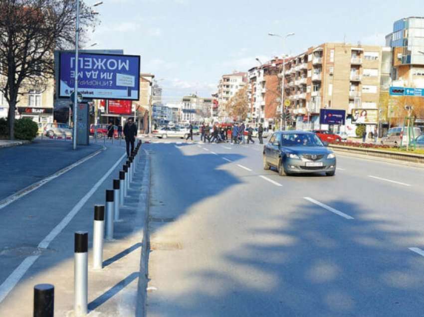NP “Rrugë dhe rrugica” sanohen dëmtimet në rrugë dhe vendosin sinjalizim rrugor