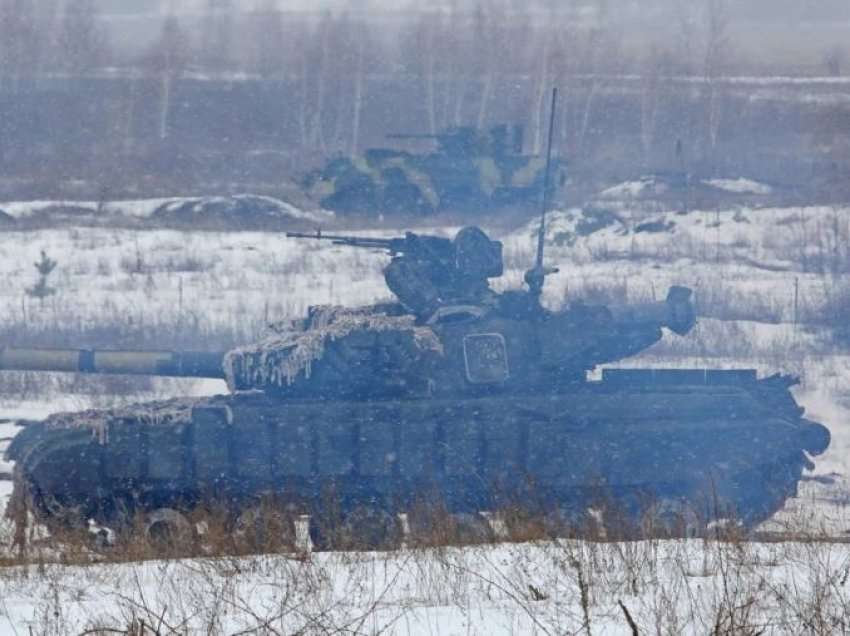 Pasiguri në Ukrainën lindore mes grumbullimit të trupave ruse në kufi 
