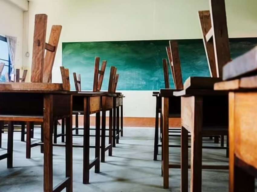 Fushë-Kosovë: 53 mësimdhënës s’marrin paga