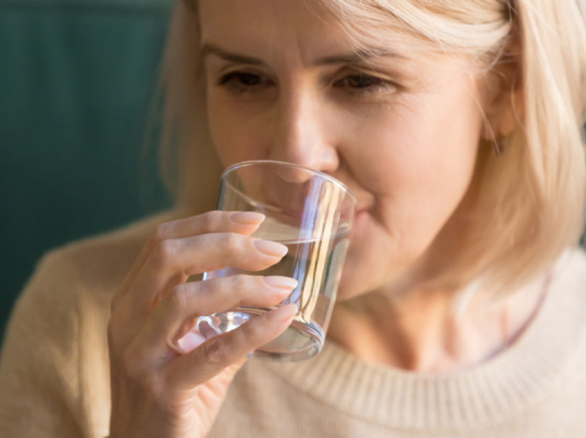 Testi me një gotë ujë të thjeshtë zbulon një sëmundje të rëndë!